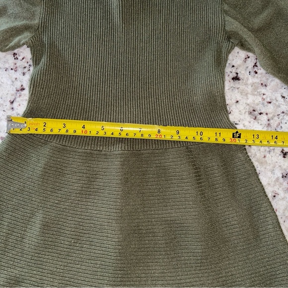 Rachel Zoe Olive Dress Size Medium Long Sleeve Fit Flare Vneck Green Designer - Picture 10 of 10